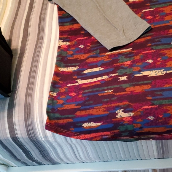 LuLaRoe Randy top - Picture 5 of 8